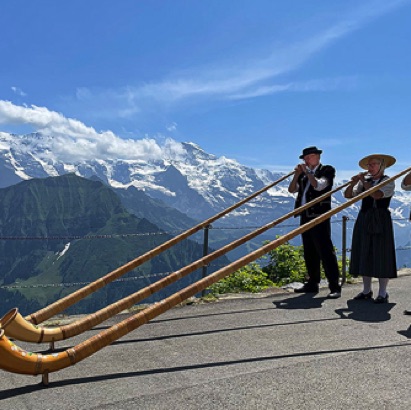 2021-07-21_Schynige Platte das Alphorntrio Silberhorn mit Eiger, Mönch und Jungfrau sowie dem Silberhorn im Hintergrund.